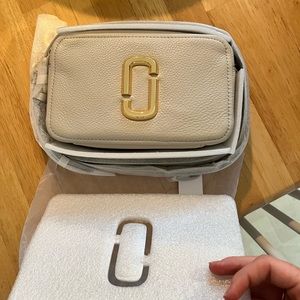 Marc Jacobs, The Softshot 27. New Never used w tags and dust bag Color is cream.